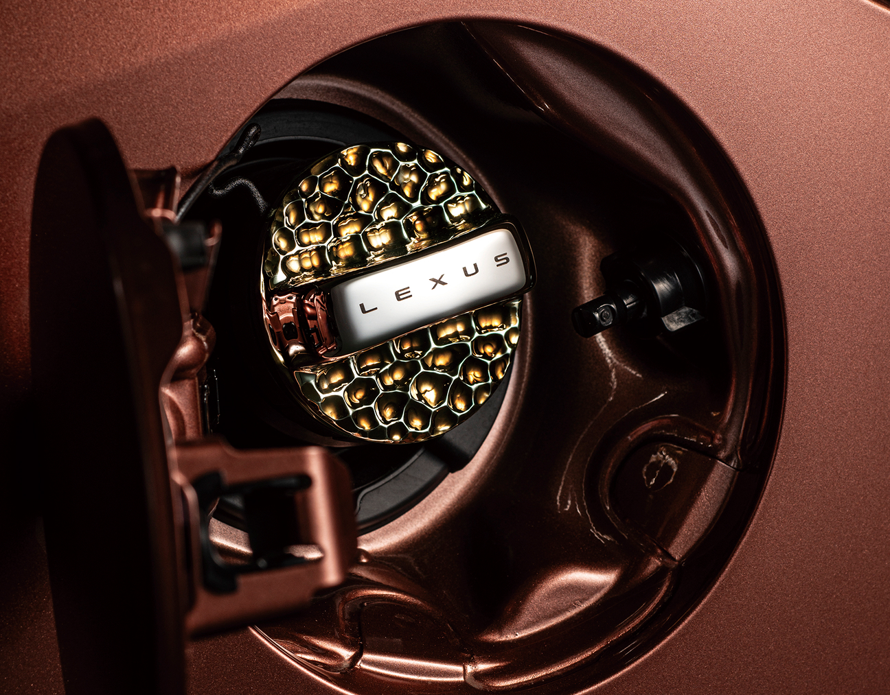 レクサス クルマ職人の匠 フューエルキャップカバー「杢（もく）」 LEXUS ‐ LEXUS COLLECTION